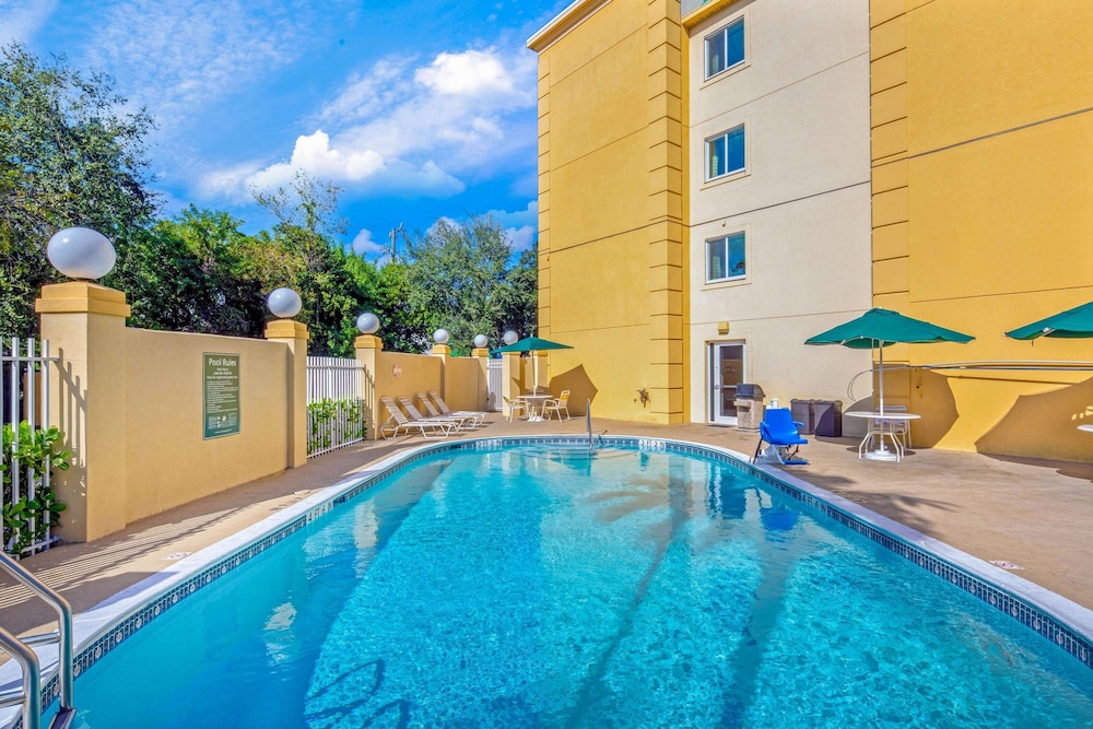 La Quinta Inn and Suites by Wyndham Miami Cutler Bay in CUTLER RIDGE - FL