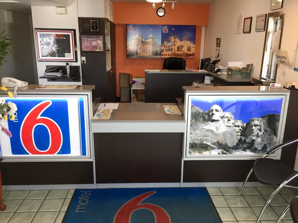 Motel6 Mitchell, SD 58/68