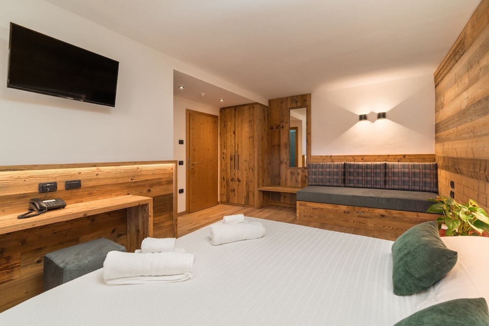 غرفة عائلية بسرير كوين وسريرين منفصلين، Albergo Alla Posta 2/4