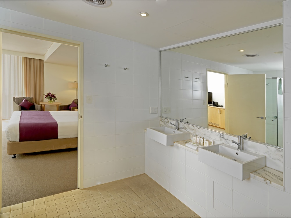 Sage Hotel Wollongong 9/75