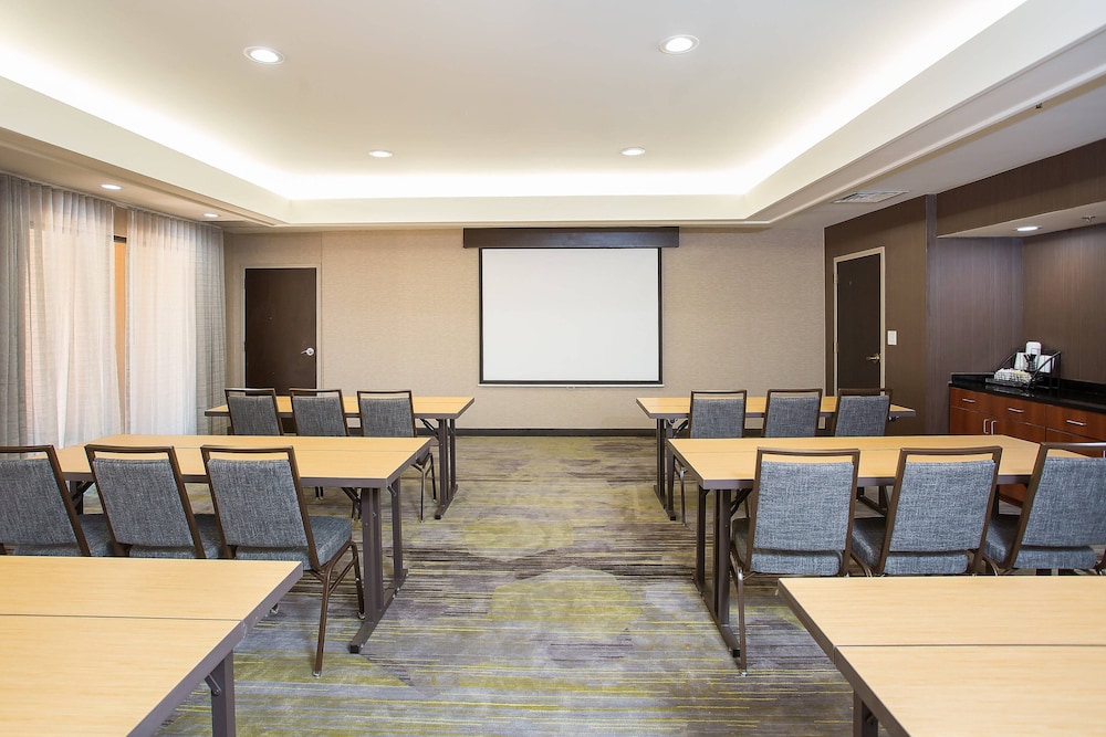 Courtyard By Marriott Boston Westborough 24/26