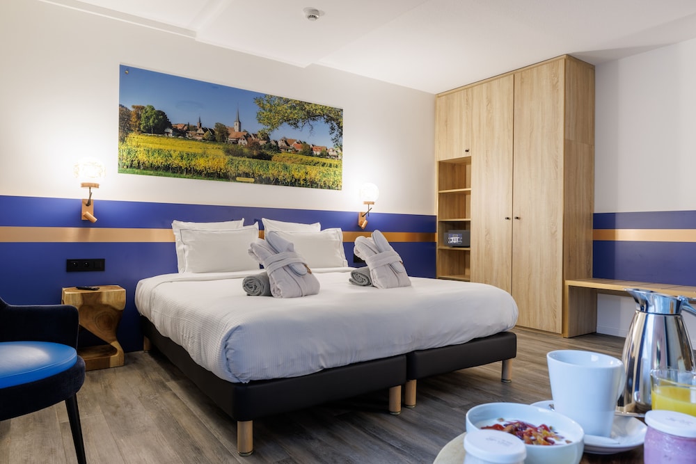 Logia, Junior Suite, Queen Bed, Sofa