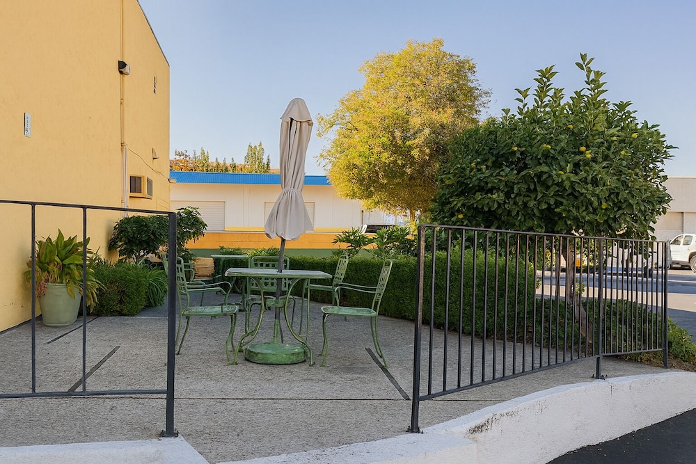 Granada Inn 37/67