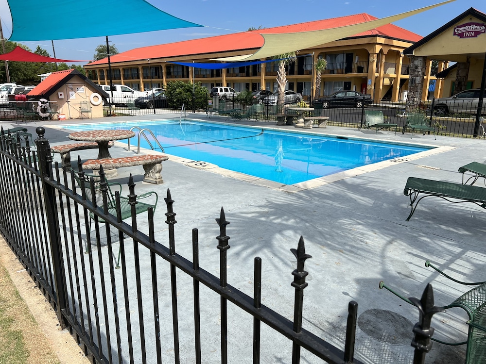 Country Hearth Inn and Suites Cartersville 14/34