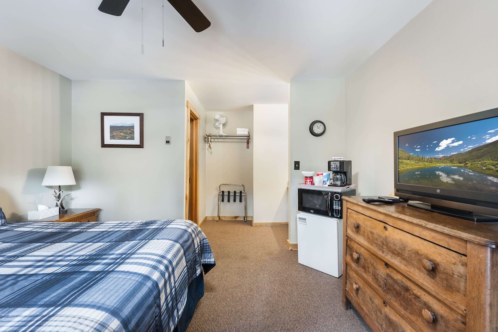 4 Seasons Inn on Fall River 21/76