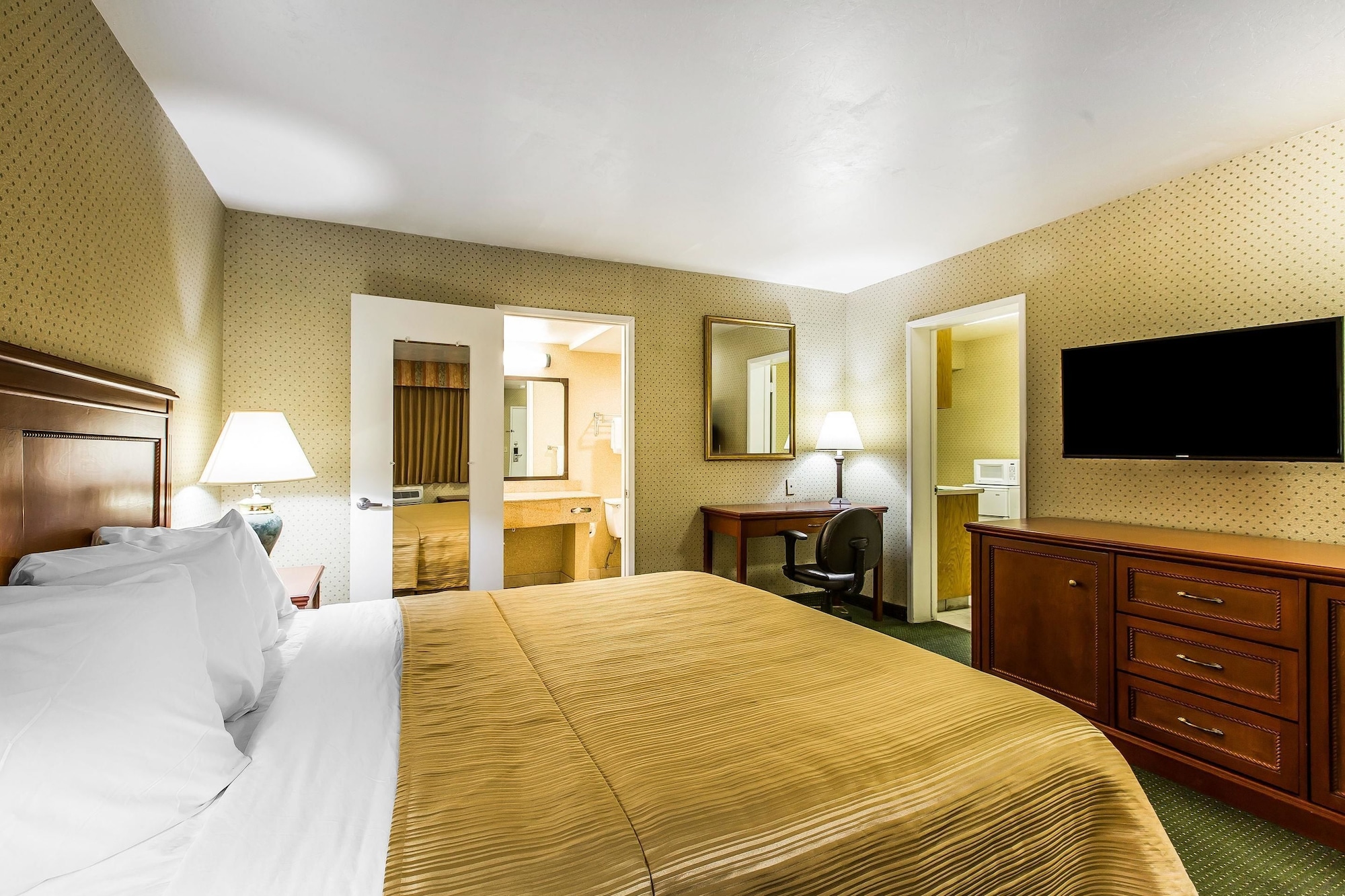 Room, Queen Bed, Accessible
