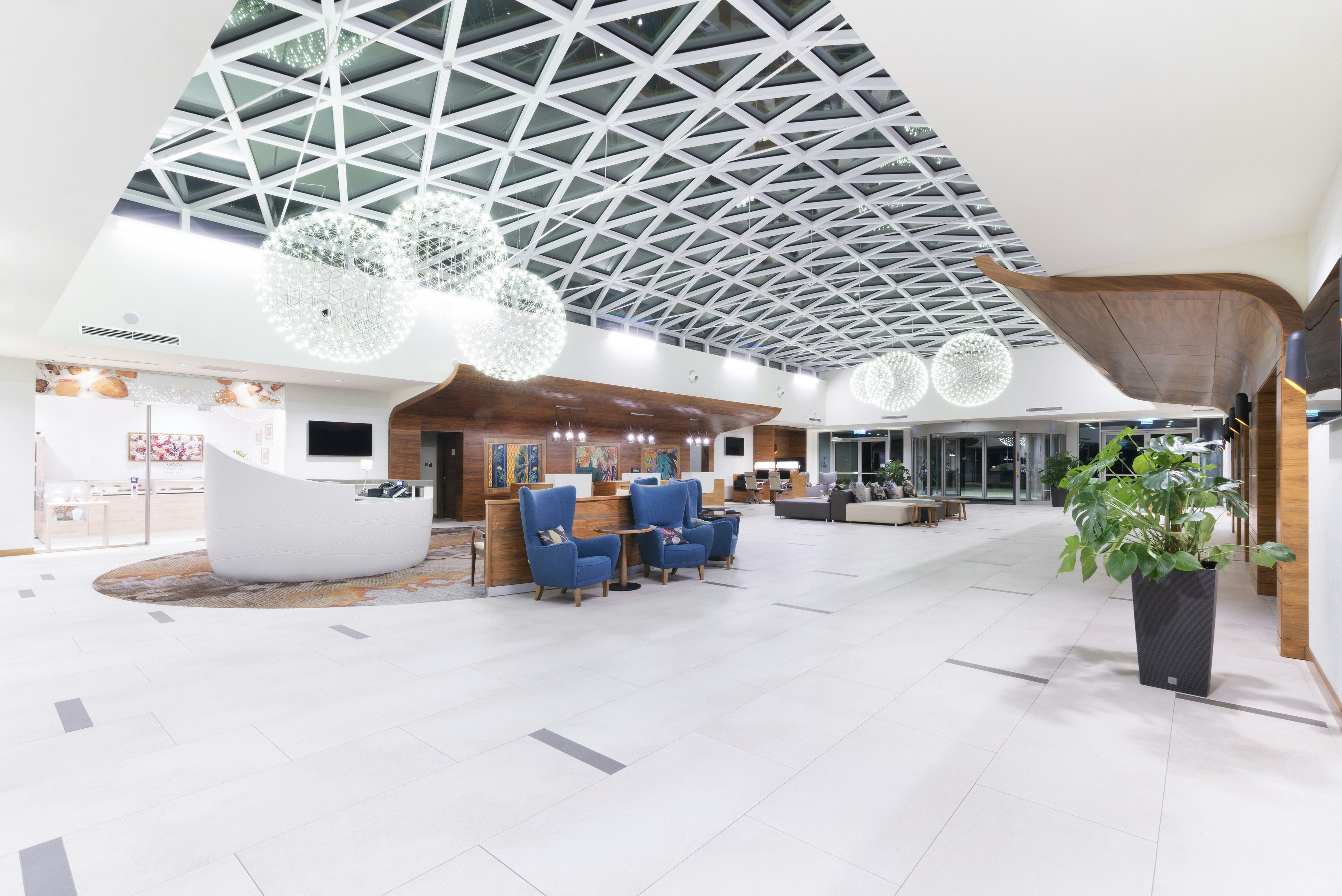 Lobby at DoubleTree by Hilton Krakow Hotel & Convention Center, KRAKOW
