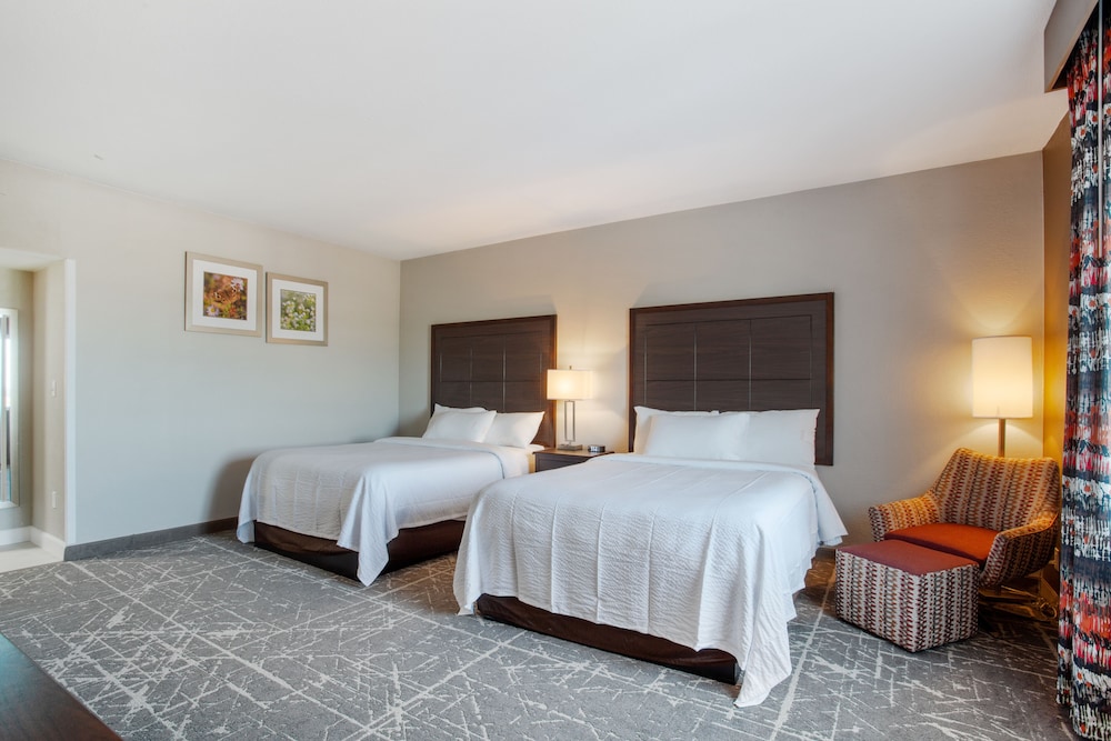 Orangewood Inn & Suites Kansas City Airport 17/37