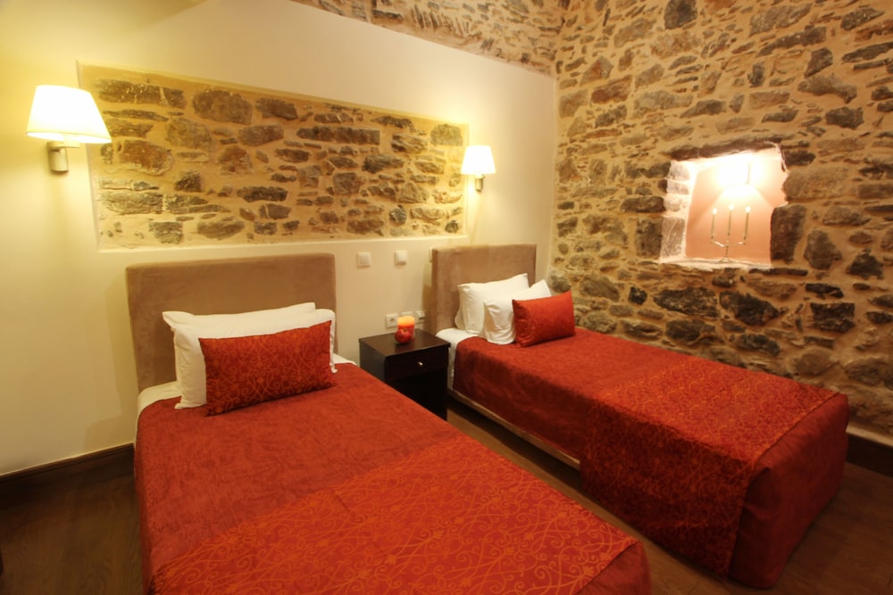 MEDIEVAL CASTLE SUITES TRADITIONAL 12/50