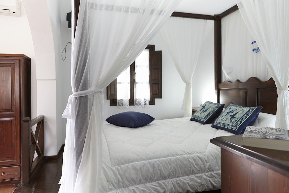STUDIO, DOUBLE BED