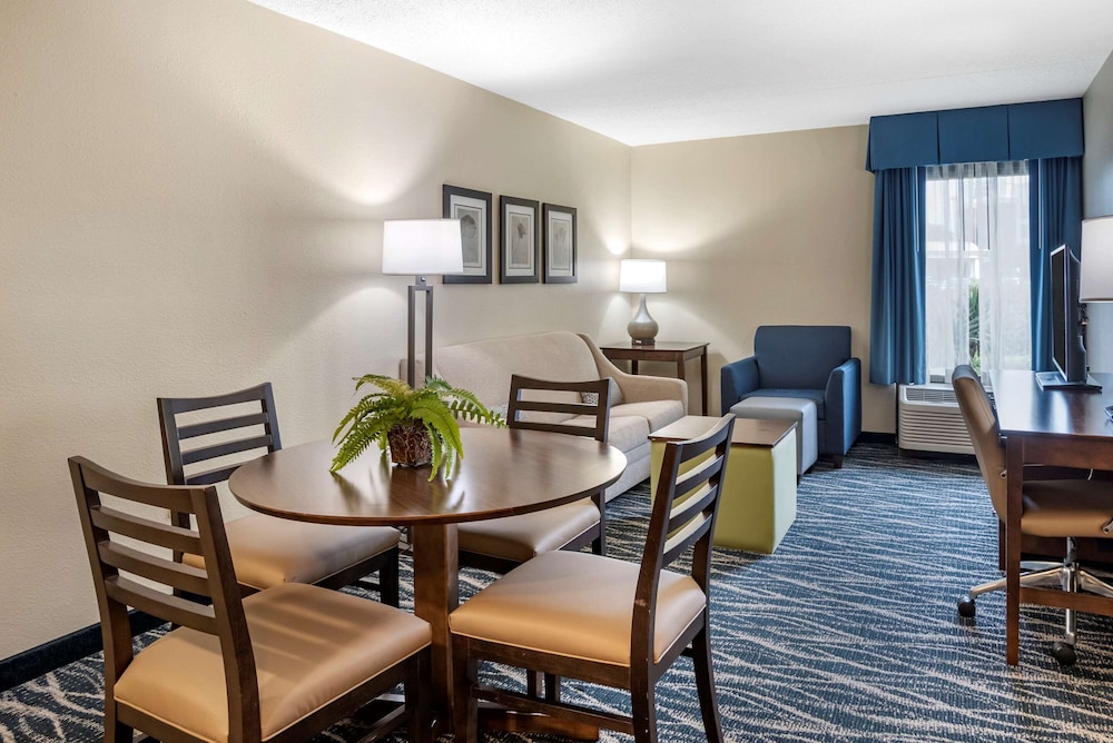 Comfort Inn Suites Newark Wilmington 36/65