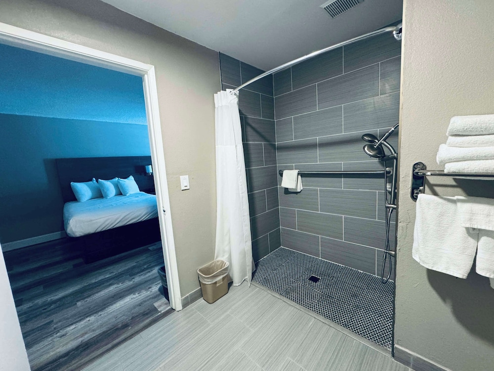 SureStay by Best Western Fresno Central 54/54
