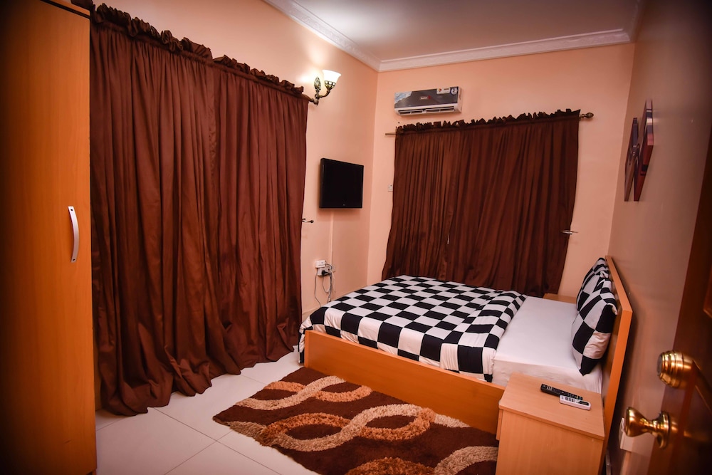 Topaz Luxury Suites & Apartments 11/40