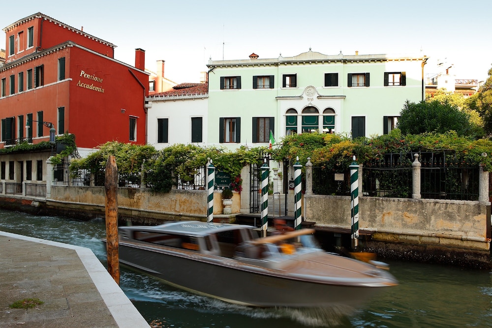 Pensione Accademia Villa Maravege 60/65