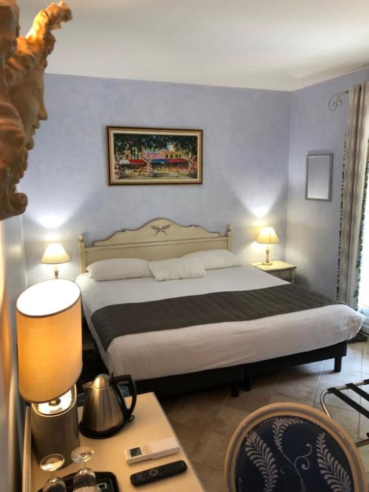 Chateau de Challanges 46/70