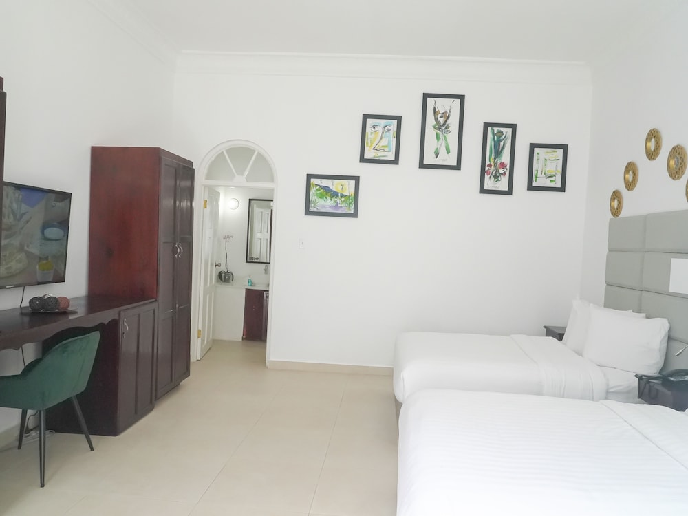 Jamaica Palace Hotel 24/66