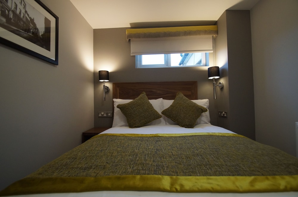 New Park Hotel 9/50