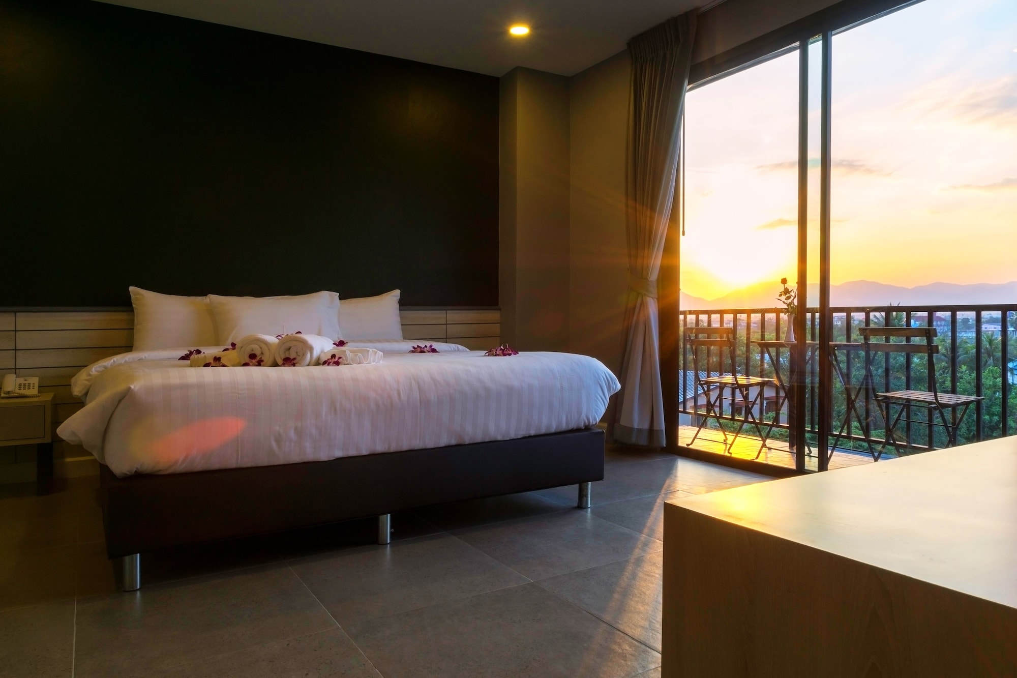 MODERN, DOUBLE BED