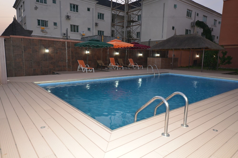 Alphaplus Apartments 5/50