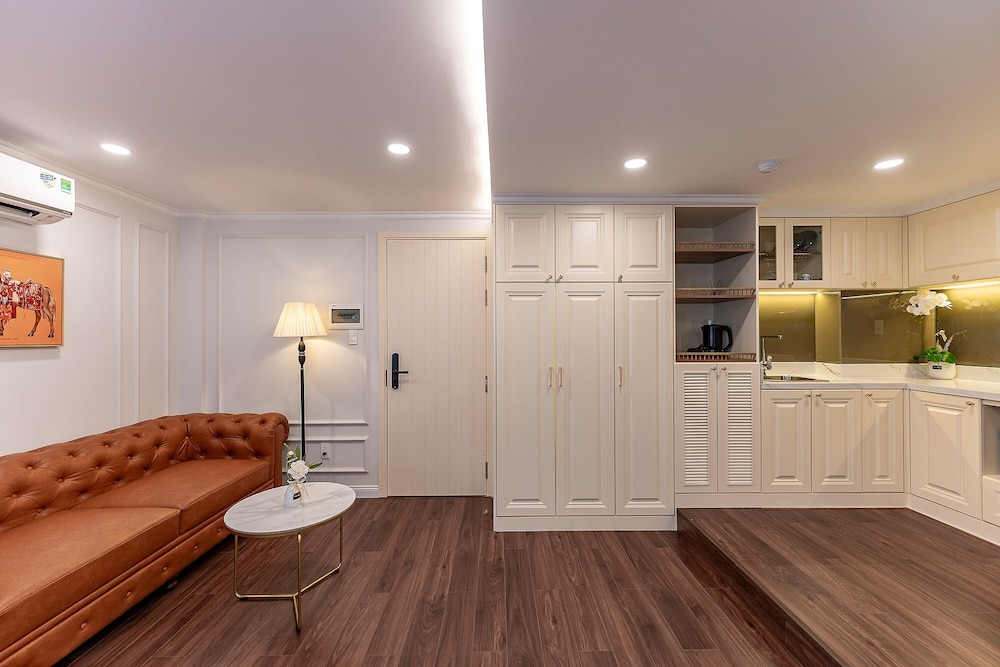 Golden Sun Apartment & Hotel 35/50