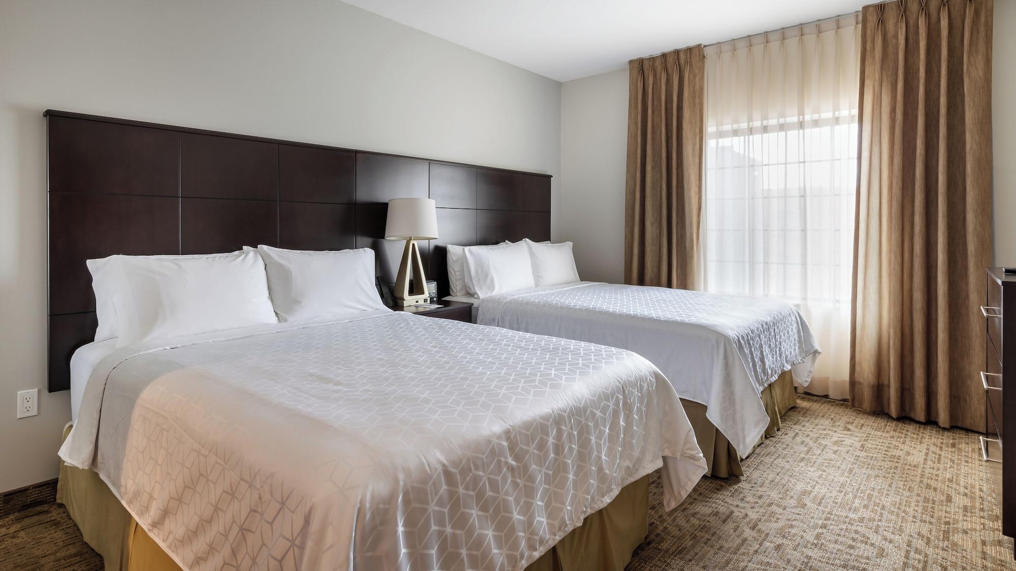 2 Bedrooms, Suite, Kitchen