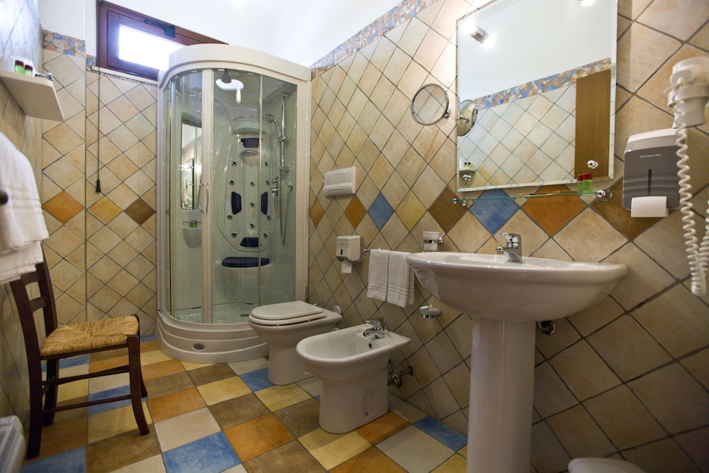 Hotel History 28/33