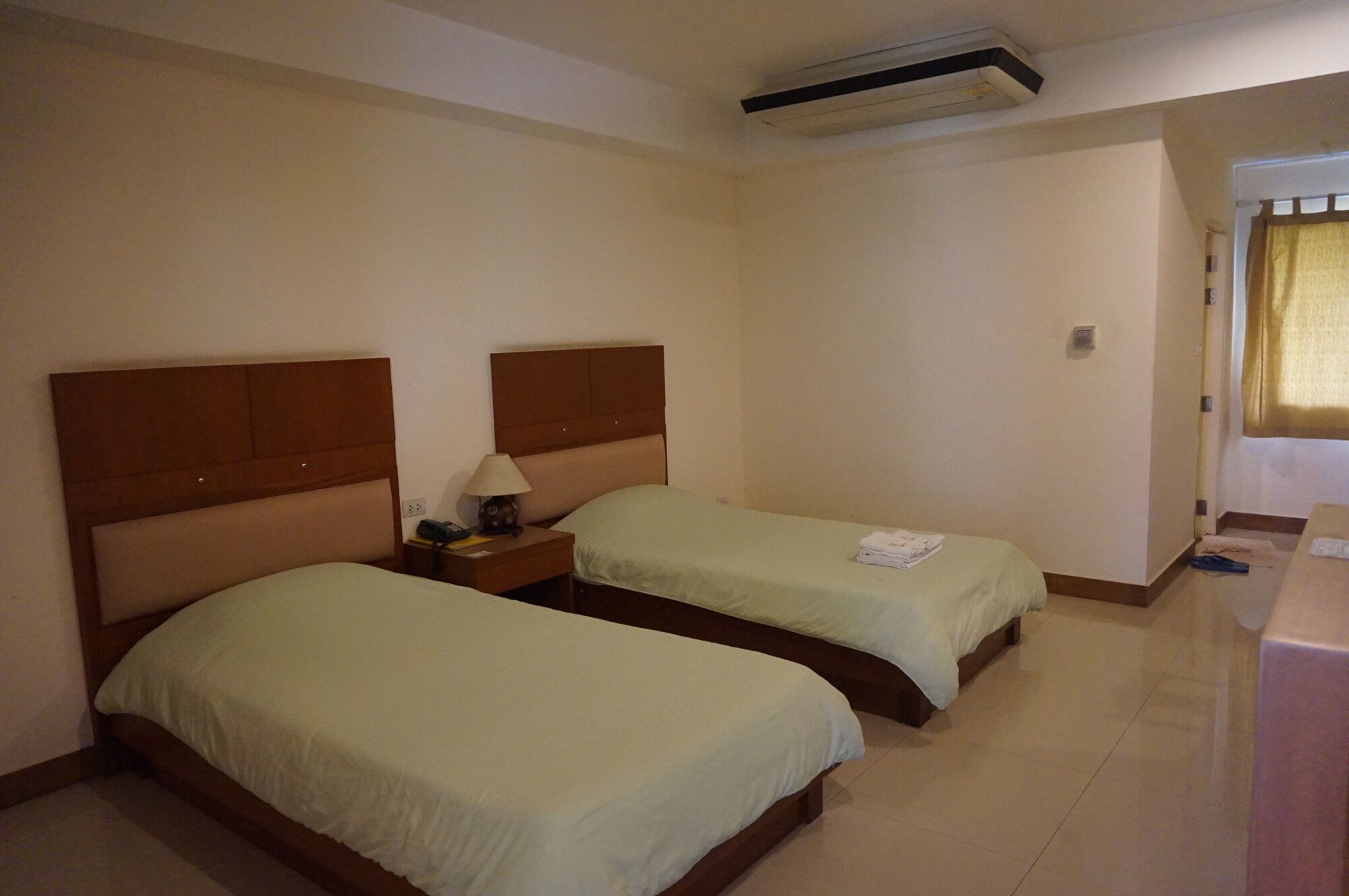 STANDARD, TWIN BEDS, GARDEN VIEW