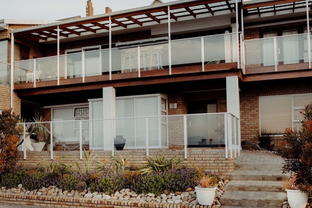 Aqua Marina Guest House 1/49