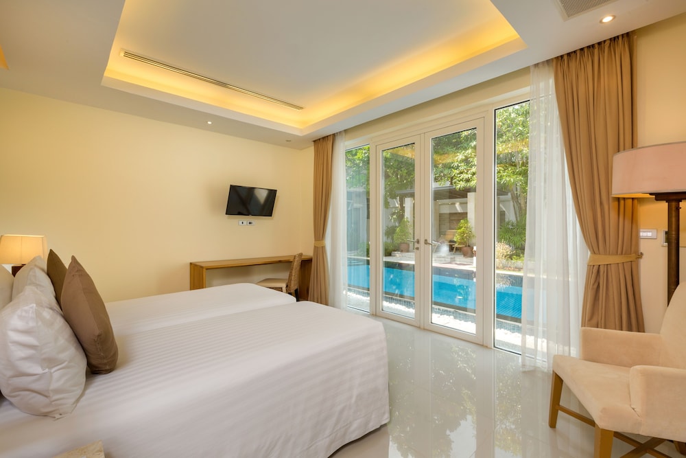 Splash Beach Resort Maikhao Phuket 20/50