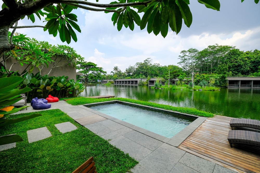 The Westlake Resort Yogya 51/57