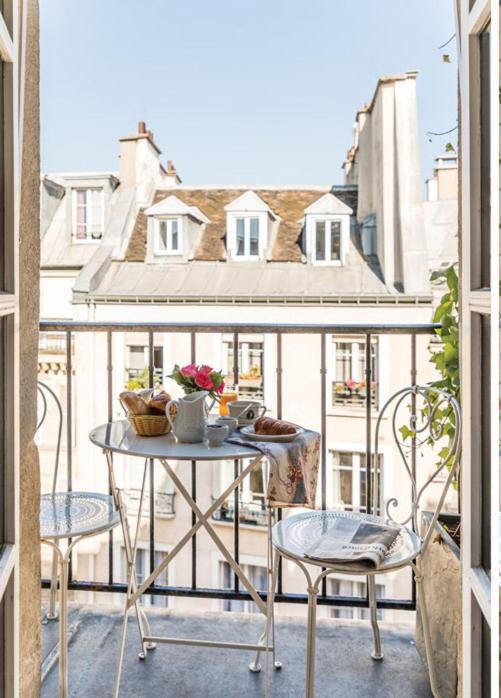 HOTEL CARON DE BEAUMARCHAIS 22/23
