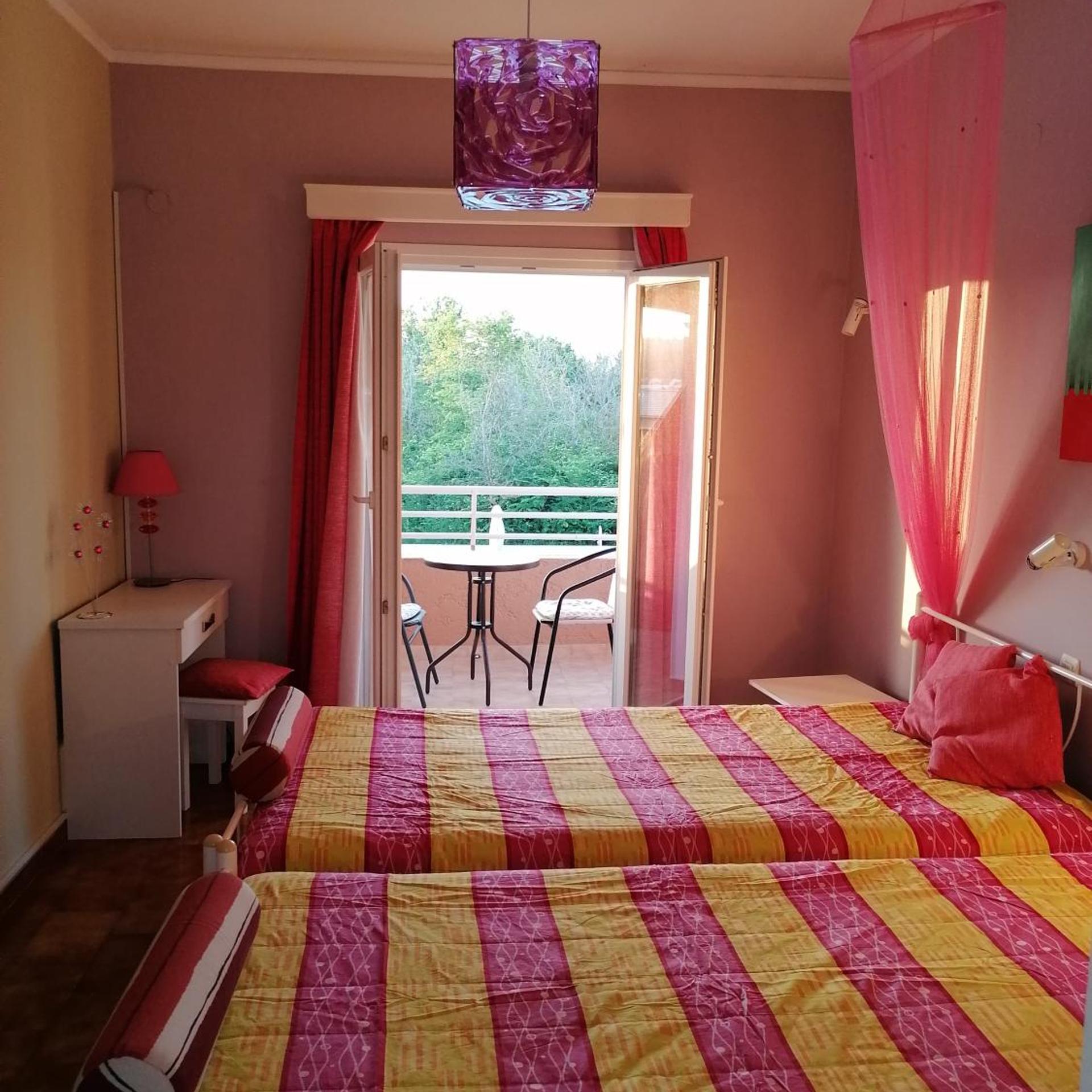 studio, Sausan Hotel 9/10