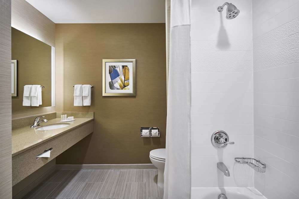 Fairfield Inn Suites Alexandria 16/35
