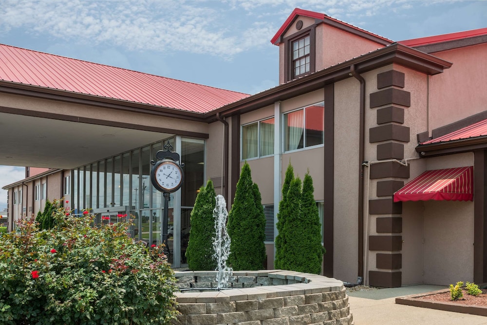 Ramada By Wyndham Bowling Green 4/45