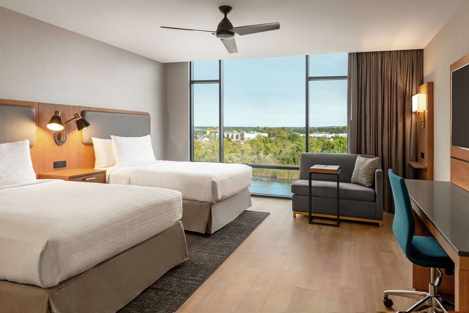 Studio, Queen Bed, Riverside