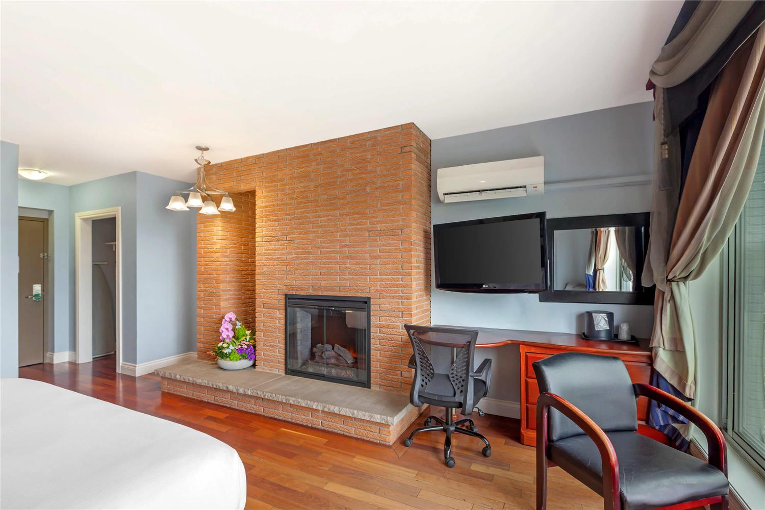 Quality Hotel Fallsview Cascade 15/16