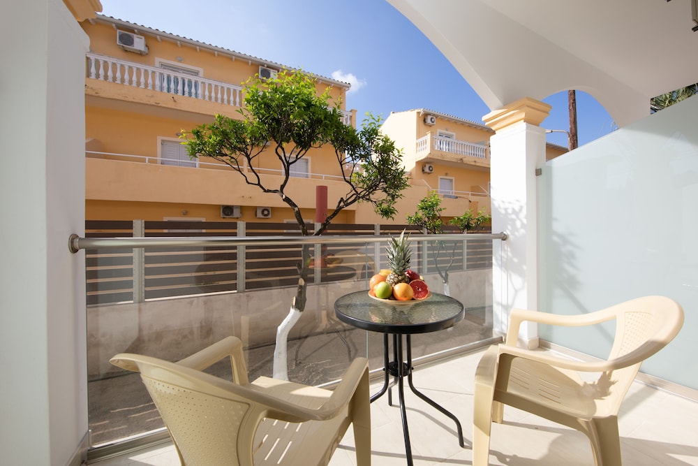 Lefkimi Hotel 38/53