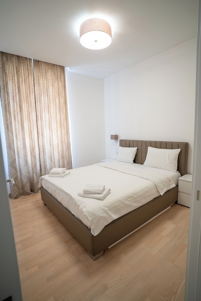 Privilege Suites By Central Park 23/69