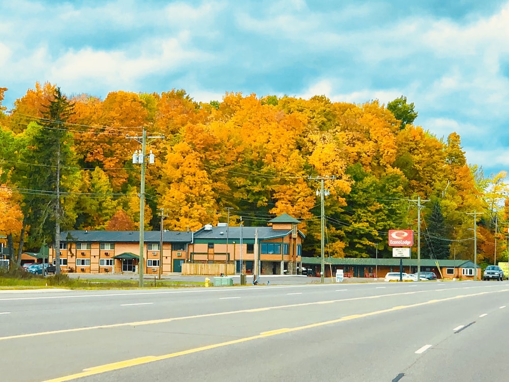 Econo Lodge Lakeview 4/44