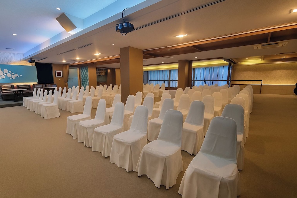 Lantana Resort Hotel 59/61
