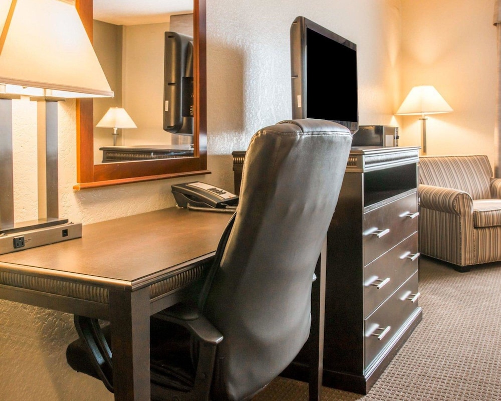 Quality Inn Suites Next To the Casino 30/35