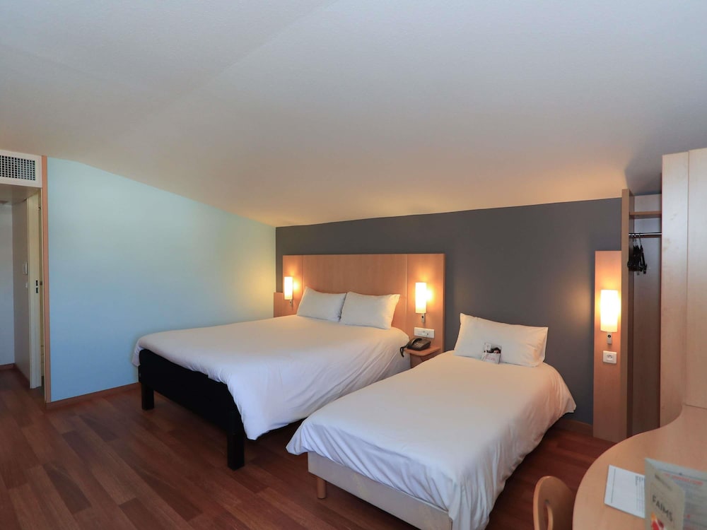 Ibis Aurillac 21/63