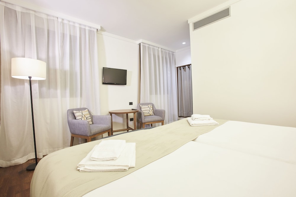 Alminar Hotel 24/67
