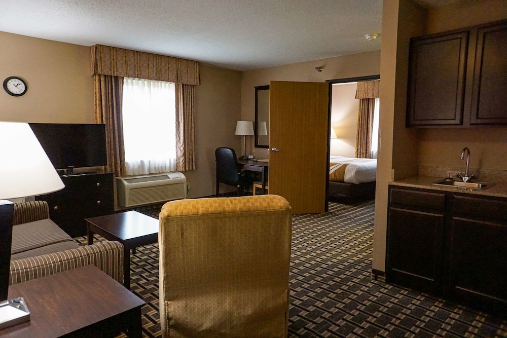 Quality Inn Suites Watertown 12/23
