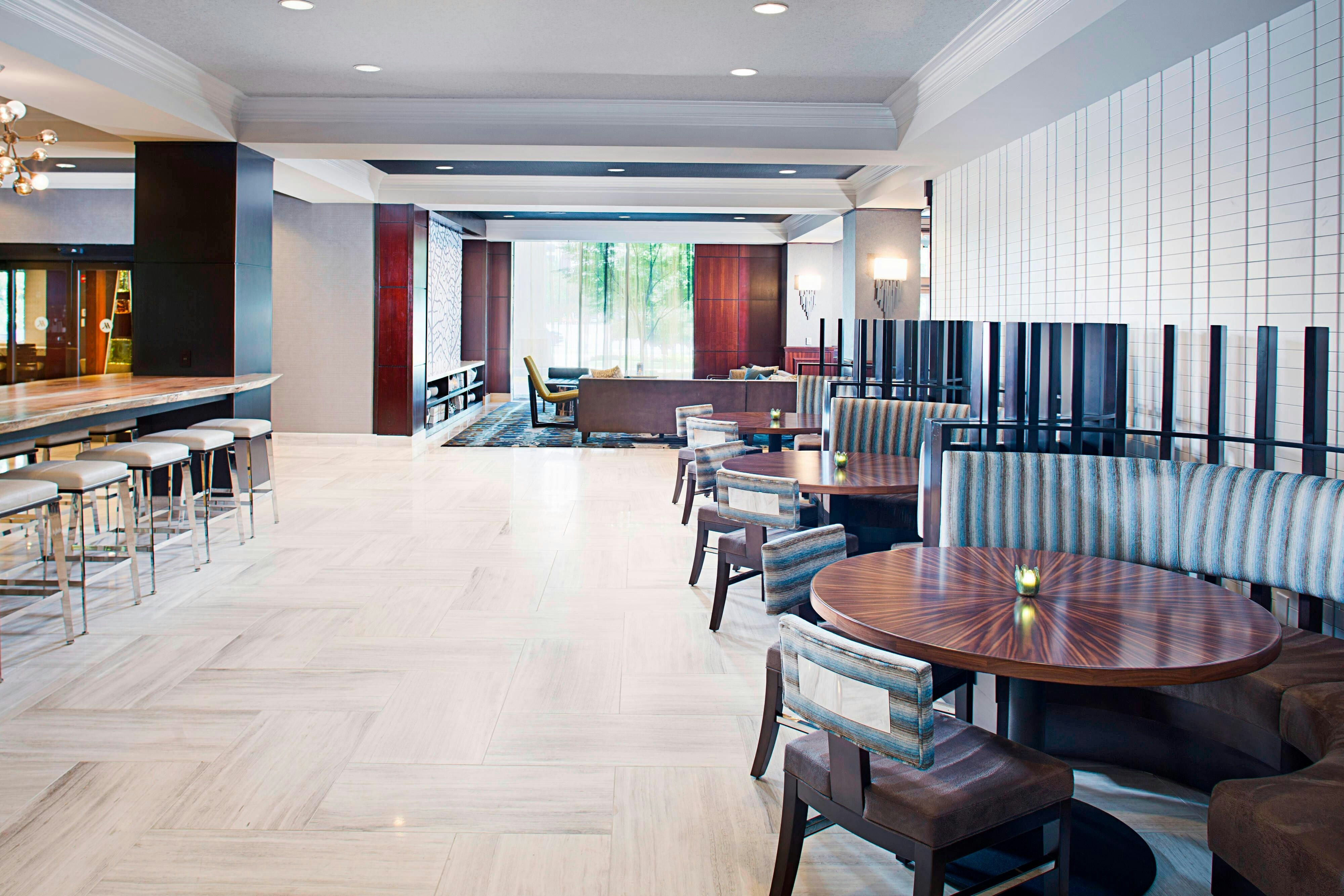 Marriott Suites Dallas Market Center 26/62