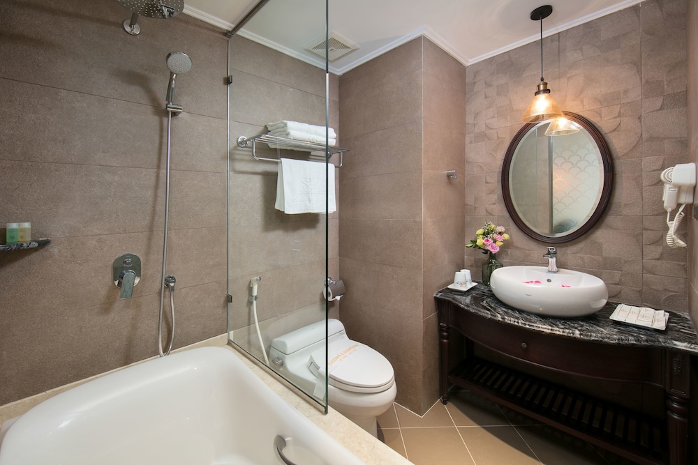 Canary Hanoi Hotel 40/43