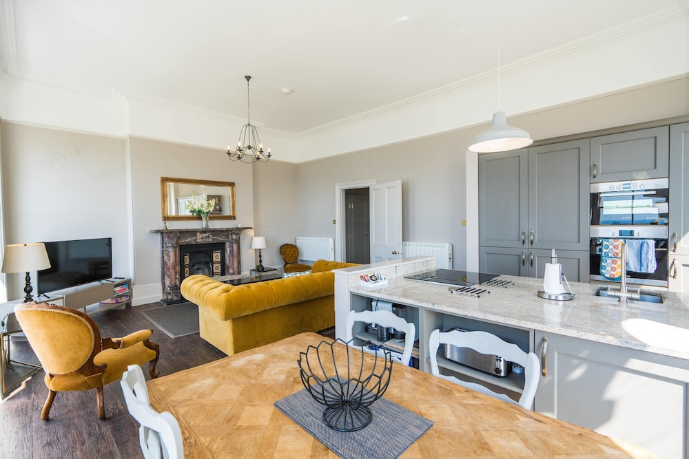 1 Elliot Terrace 39/50