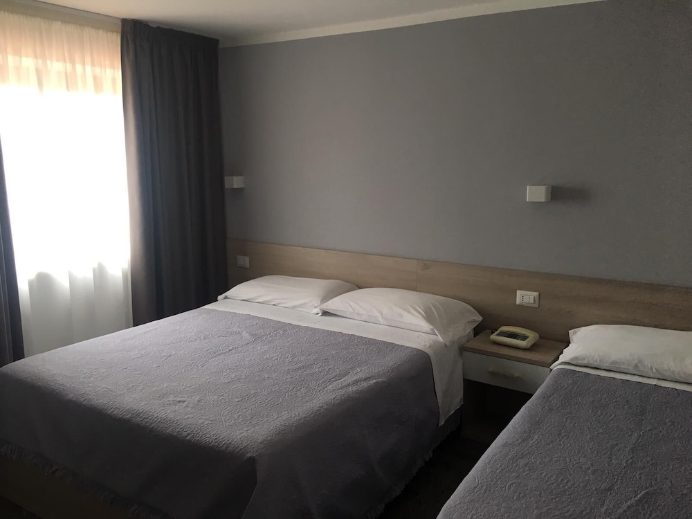 Piccolo Hotel 10/42