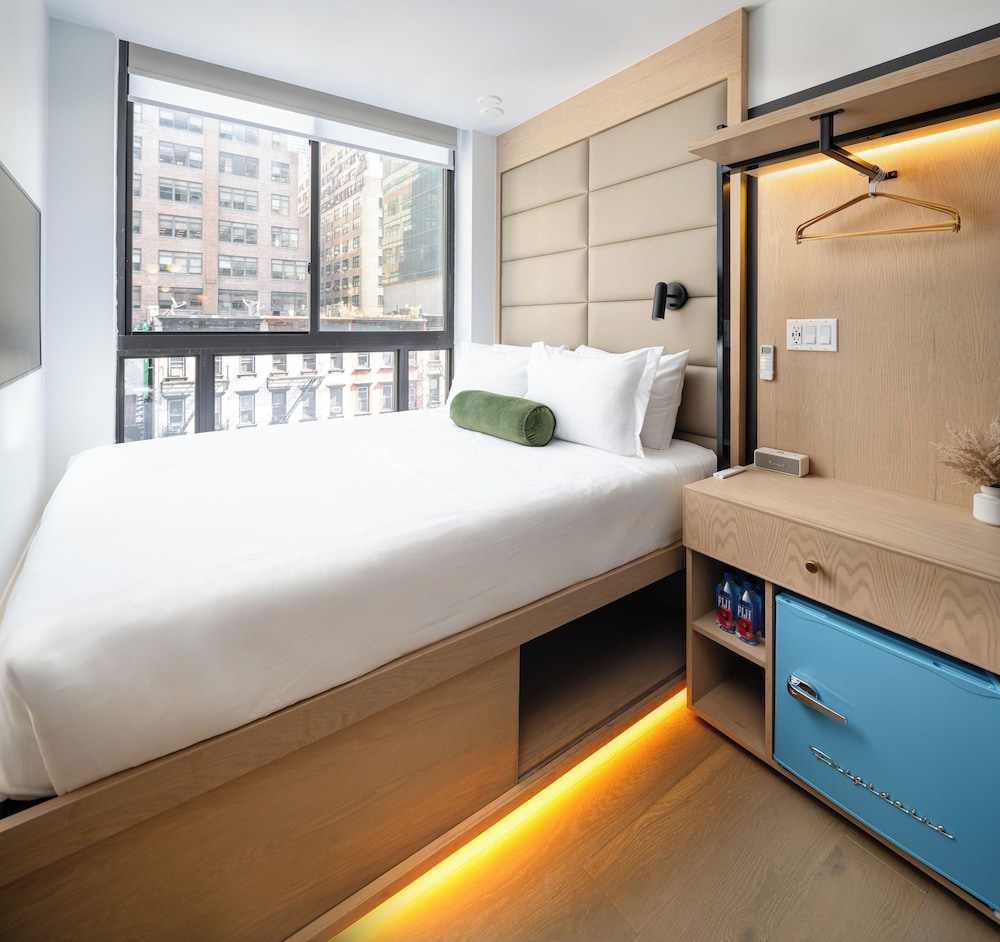 Hotel 837 13/50