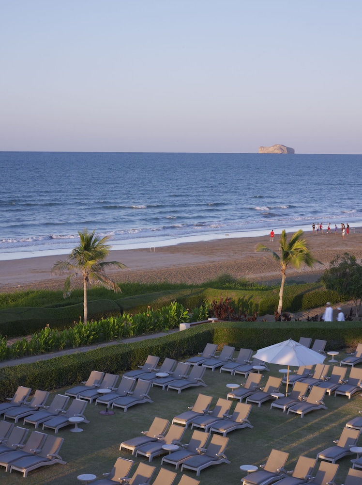 Grand Hyatt Muscat Hotel 45/50